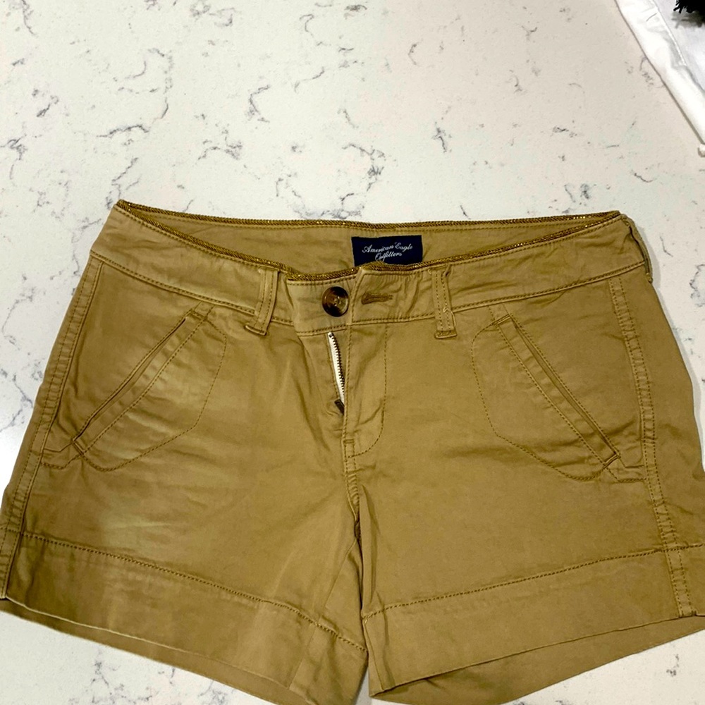 Kahki American eagle shorts.